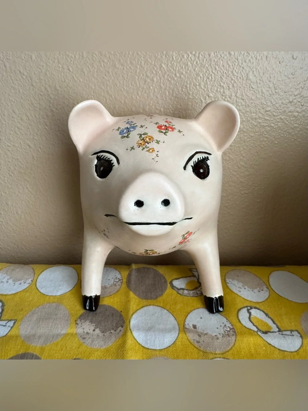 Floral half ‘stern’/annoyed pig wall hanging